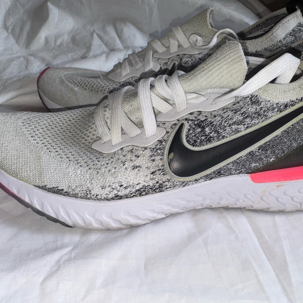 Women’s Nike  Epic Run Size 10.5